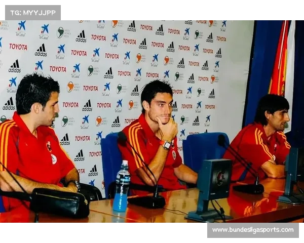 法兰克福新帅里埃拉强调快速转换和反击足球，试图解决球队防守漏洞